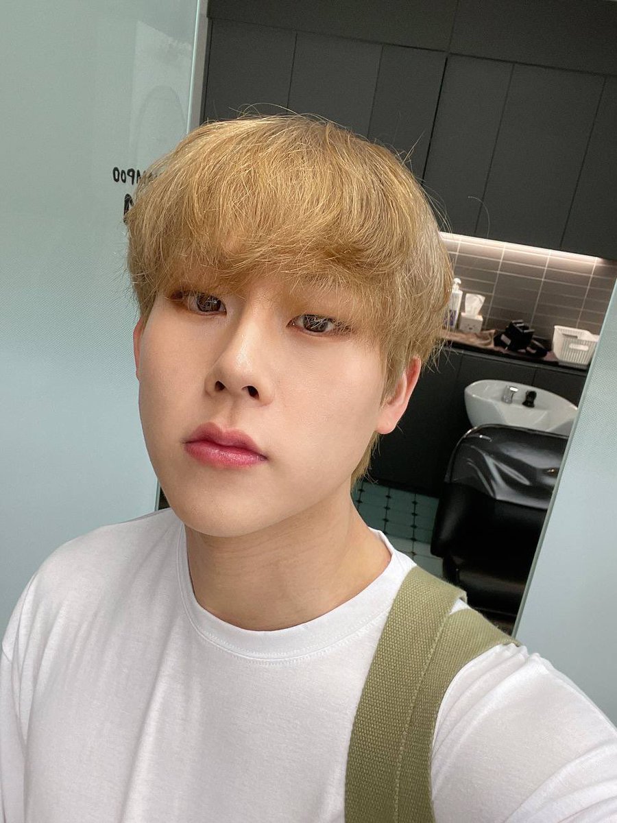 я влюблена так сильно..
<a href="/OfficialMonstaX/">몬스타엑스_MONSTA X</a>