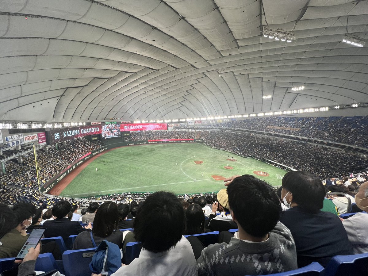 昨日は東京ドーム行ってきた！
遠くすぎてボールがどこに行った全然わからなかったけど🍻呑んでたから何でも楽しい😂