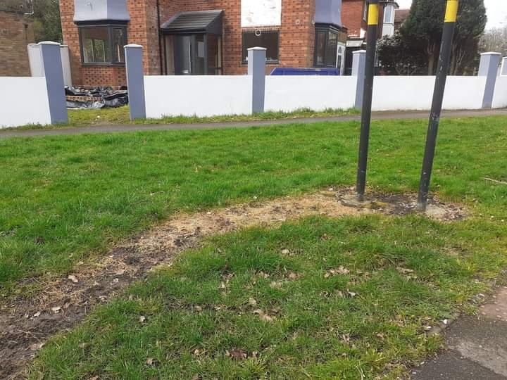 BeeFriendlyBrum's tweet photo. Very upsetting to see all the pesticide spraying again @BCC_Help
After so much effort, energy and public support for stopping it, why are Birmingham City Council still doing this?
How can they claim to be serious about nature recovery?💚🐝

@CllrMajid why is this still happening? https://t.co/eudxQSJSg7