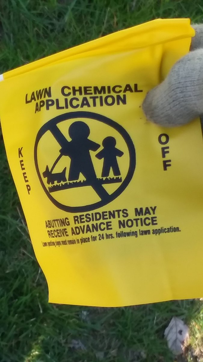 AgProgressUSA's tweet photo. How does this non descript โ โ ๏ธ #chemlawn exposure risk sign pass muster with no company names or # on the sign or truck? Serving my east side #thisisCle condo development ๐คฎ๐คข๐ท @sustainableag @SustainableZon3 @cleveland19news @ToxicFreeMW @EPAMichaelRegan @OhioEPA @USDAScience https://t.co/pLi0PsWHwC