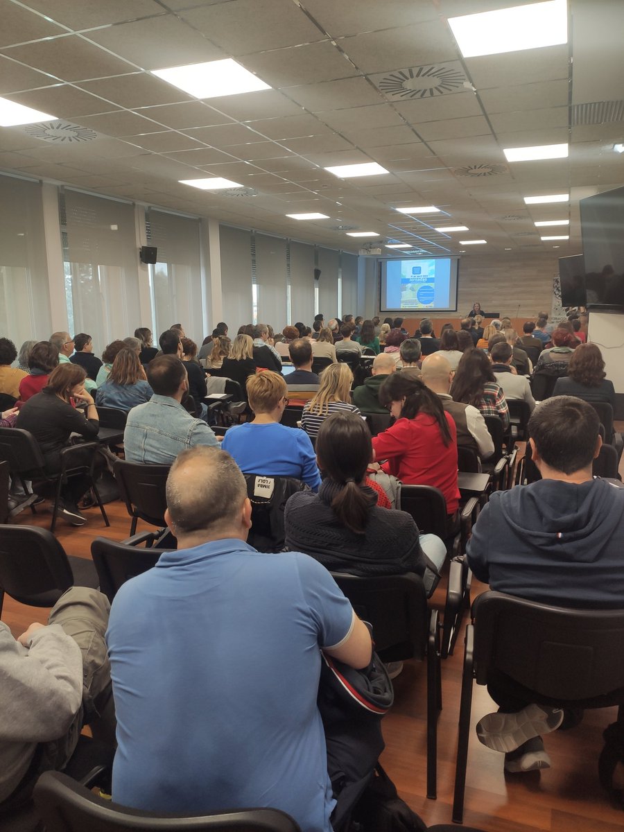 ser_multimedia's tweet photo. Comienzan las Jornadas Autonómicas de Educación de Personas Adultas
Saludo de Isabel Tolosana, Jefa del Servicio de Equidad, Inclusión y Aprendizaje Permanente 
Llenazo con docentes comprometidos con la Educación de Personas Adultas
@EPAAragon https://t.co/WmvHAlRqBl