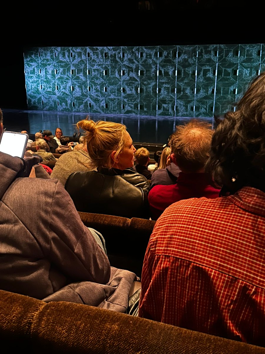 Estreno ayer  Life is a Dream (La vida es sueño) . Teatro abarrotado y Cate Blanchett coreando un sonoro "WONDERFULL!!".  Felicidades a @LAZONATeatro, <a href="/TEATROCLASICO/">Teatro Clásico - CNTC</a> e <a href="/INAEM_Cultura/">INAEM</a>. 
barbican.org.uk/whats-on/2023/… <a href="/BarbicanCentre/">Barbican Centre</a>