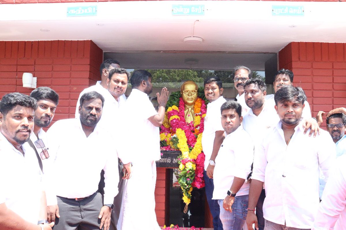 kaizensukumar's tweet photo. அண்ணல் அம்பேத்காரின் 132ஆம் ஆண்டு பிறந்தநாளில் அண்ணாரின் திருவருட்சிலைக்கு மாலை அணிவித்து மரியாதை செய்தேன்.
@TheDrAmbedkar @APVNews_ @ambedkariteIND #cmotamilnadu #BSP #IndianNationalCongress #RahulGandhi #VCK #Puratchibharatham #JaiBhim #April14 #rexravikumar https://t.co/qskuSfUUCo