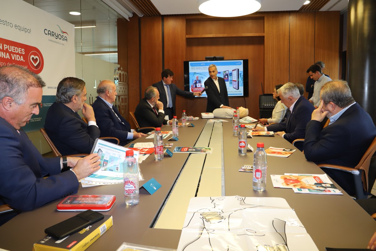 caryosa_group's tweet photo. 🔴 El miércoles tuvo lugar en Madrid el acto de presentación de la campaña de #CaryosaGroup “Tú también puedes salvar una vida”. La presentación se celebró en @RFFM_oficial  y contó con la presencia de Vicente Del Bosque y @PacoDiezRFFM 

👉 https://t.co/DsymUpA24M https://t.co/97FQdqe6zZ