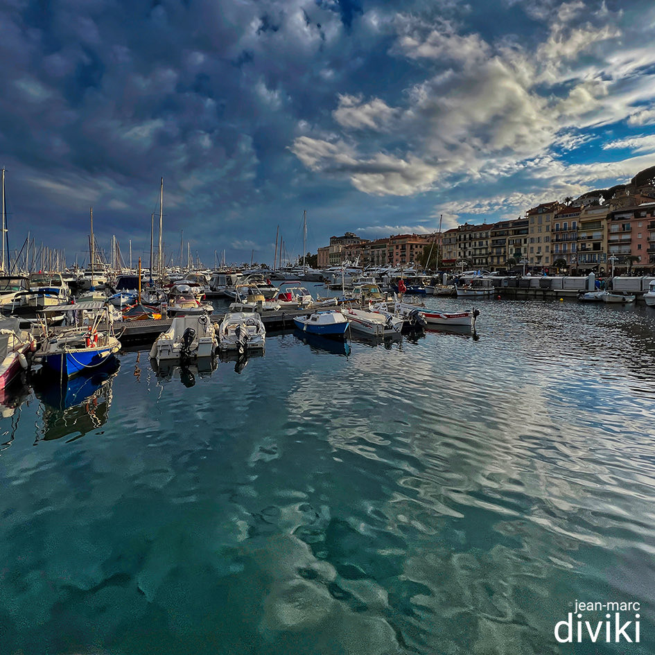 Le Vieux Port de Cannes sous les nuages !

#cannes #vieuxportcannes #CotedAzurFrance