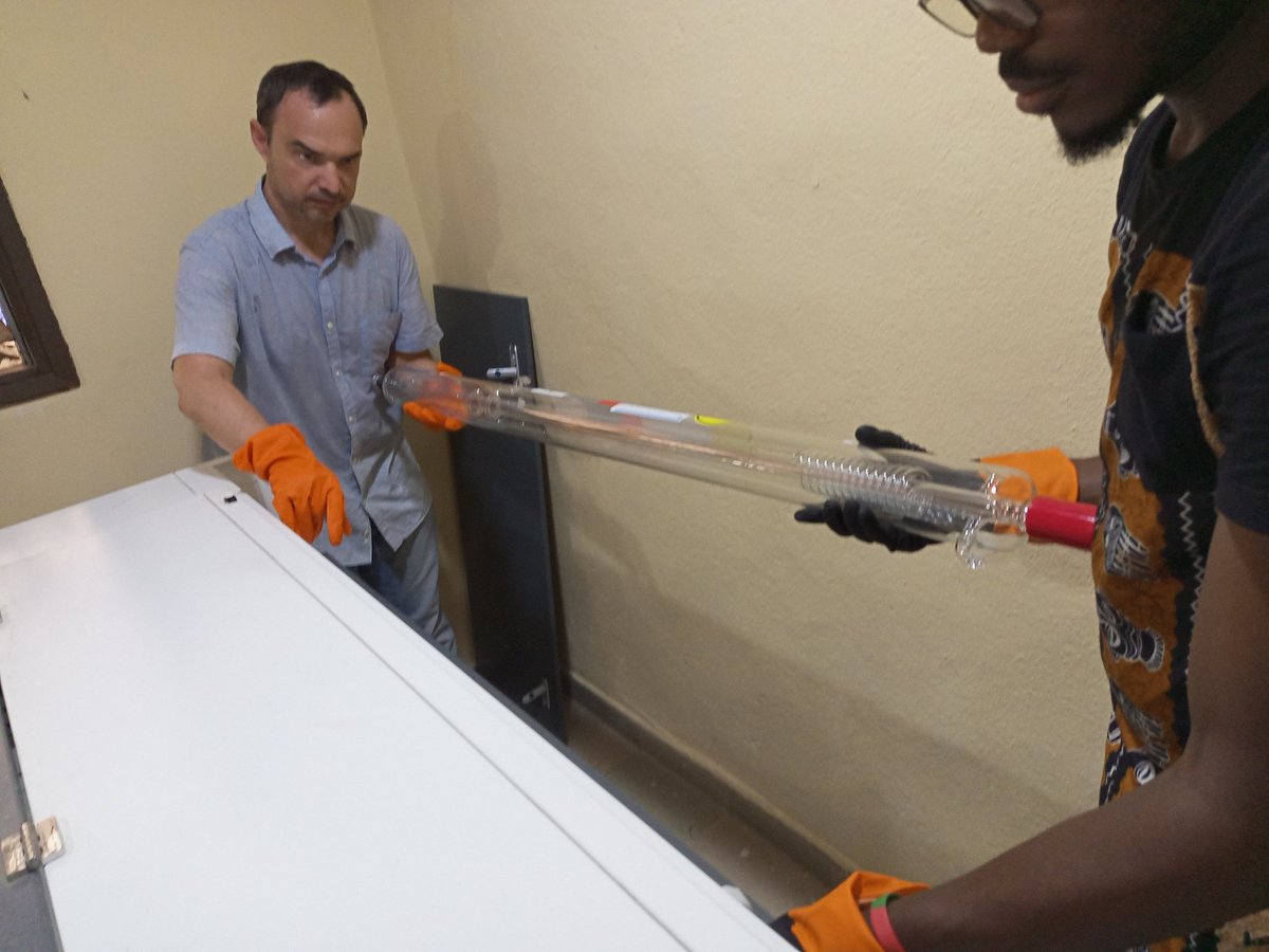 Tic4Ed's tweet image. Ce jeudi, nous avons procédé à la mise en marche de notre découpe laser au sein de notre FabLab à San Pedro. Notre expert @cyrilleessoh venu de @h_fablab a partagé son expérience avec le président et d&apos;autres membres.
#TIC4Ed, #Apprendre, #Coder💻, #Créer, #Eduquer, #Partager