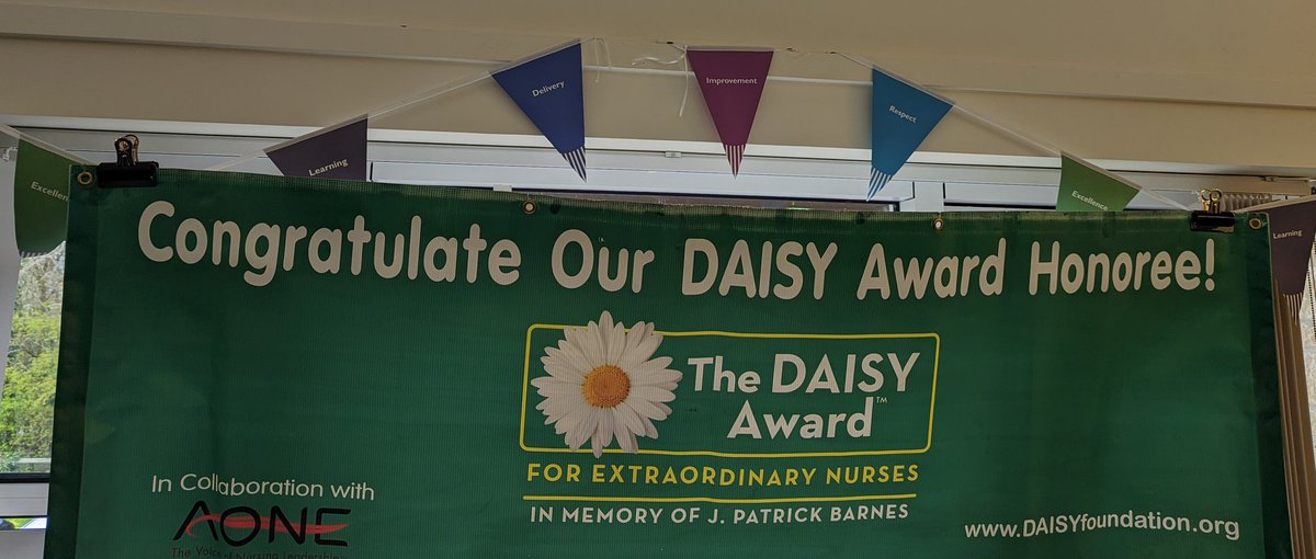 acarterouh's tweet photo. Great to start Friday with presenting a Daisy award this morning at our Cotswolds Birth Centre 
@PaulaGardner64 @OUH_Nursing https://t.co/aZoqgoL0qC