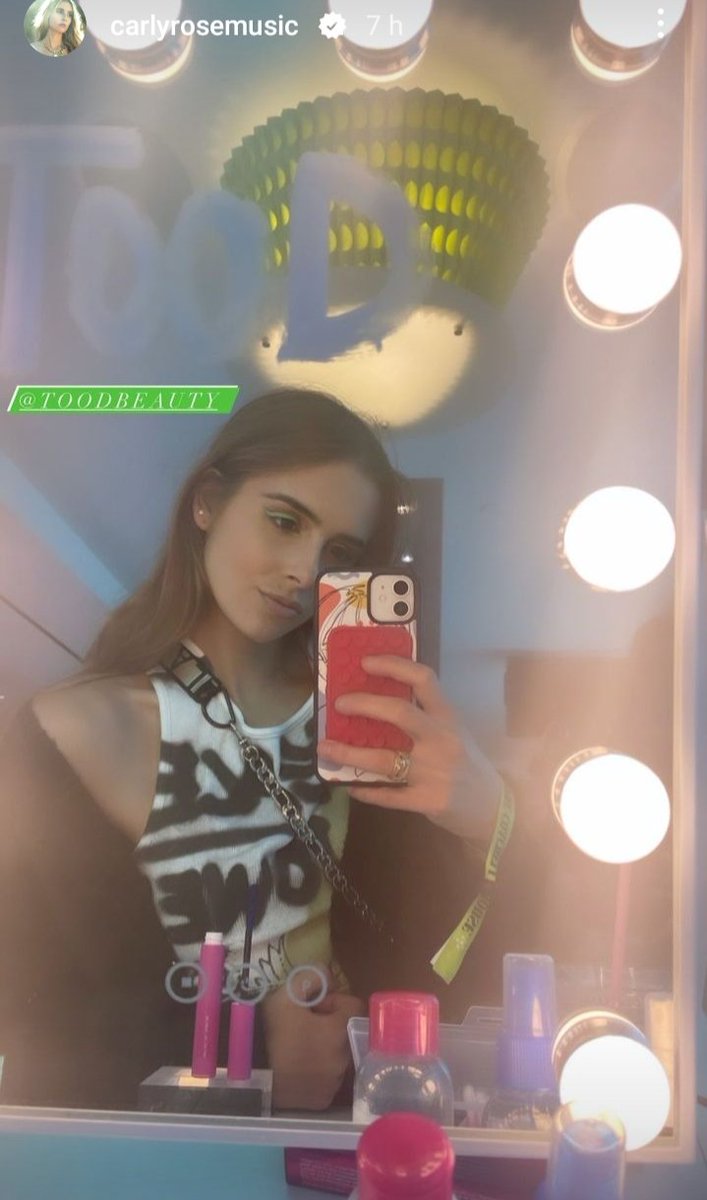 lark_cheam's tweet photo. @CarlyRoseMusic @TerriEdelman 
Selfie 🤳 https://t.co/ER0bsCCO8G