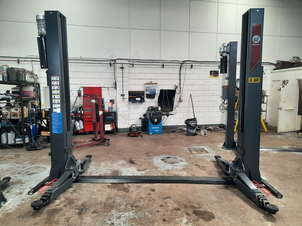 Garafitservices's tweet photo. Working along side @HickleysLtd to fit a 1x DAMA HDM5.0T/1 2 Post - 3 phase ramp & 2x DAMA HDM4200 2 Post - 3 phase in Bourne End.
Installed by our GEA Certificated Engineers.
Another Happy Customer! #engineers #install #installation #dama #3phase #happycustomer #2postramp https://t.co/nQYL8Cwo23