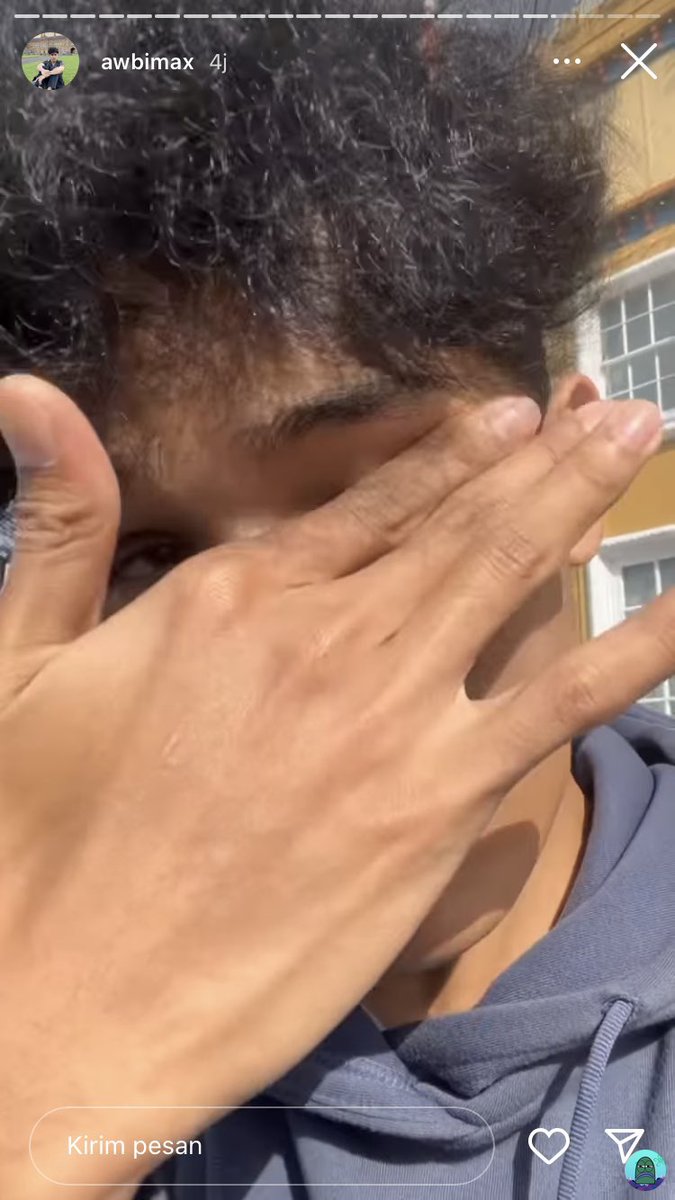 gais ingeti bima tiktokers yg kritik lampung? hari ini org tua beliau di intervensi dan terindikasi ada pengancaman loh, gila ya kita utk bebas berpendapat udh gabisa lagi,  bima sampai blg “gue disini gapapa, tapi ini orang tua gue kenapa kenapa” 💚