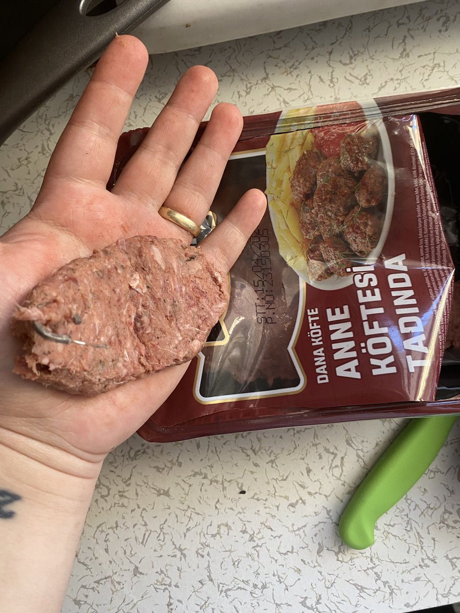 <a href="/SokMarketler/">Şok Marketler</a> den aldığım #lezzetlim marka köftenin içinden Küpe Çıktı #şokmarletleri #şok #denetle <a href="/gidadedektifi_/">Gıda Dedektifi</a>