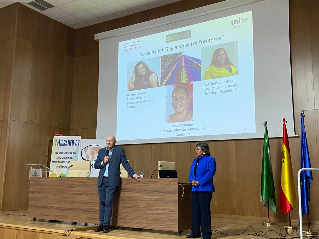 CEMyRI's tweet photo. 🎥 Presentación del documental "Tejiendo entre Fronteras" con la investigadora principal, Yvonne Riaño, en la @BibAlmeria 

👩🏽Un documental desgarrador, valiente y necesario sobre mujeres emprendedoras en la frontera entre Colombia y Venezuela. https://t.co/e6ady9Vp7p