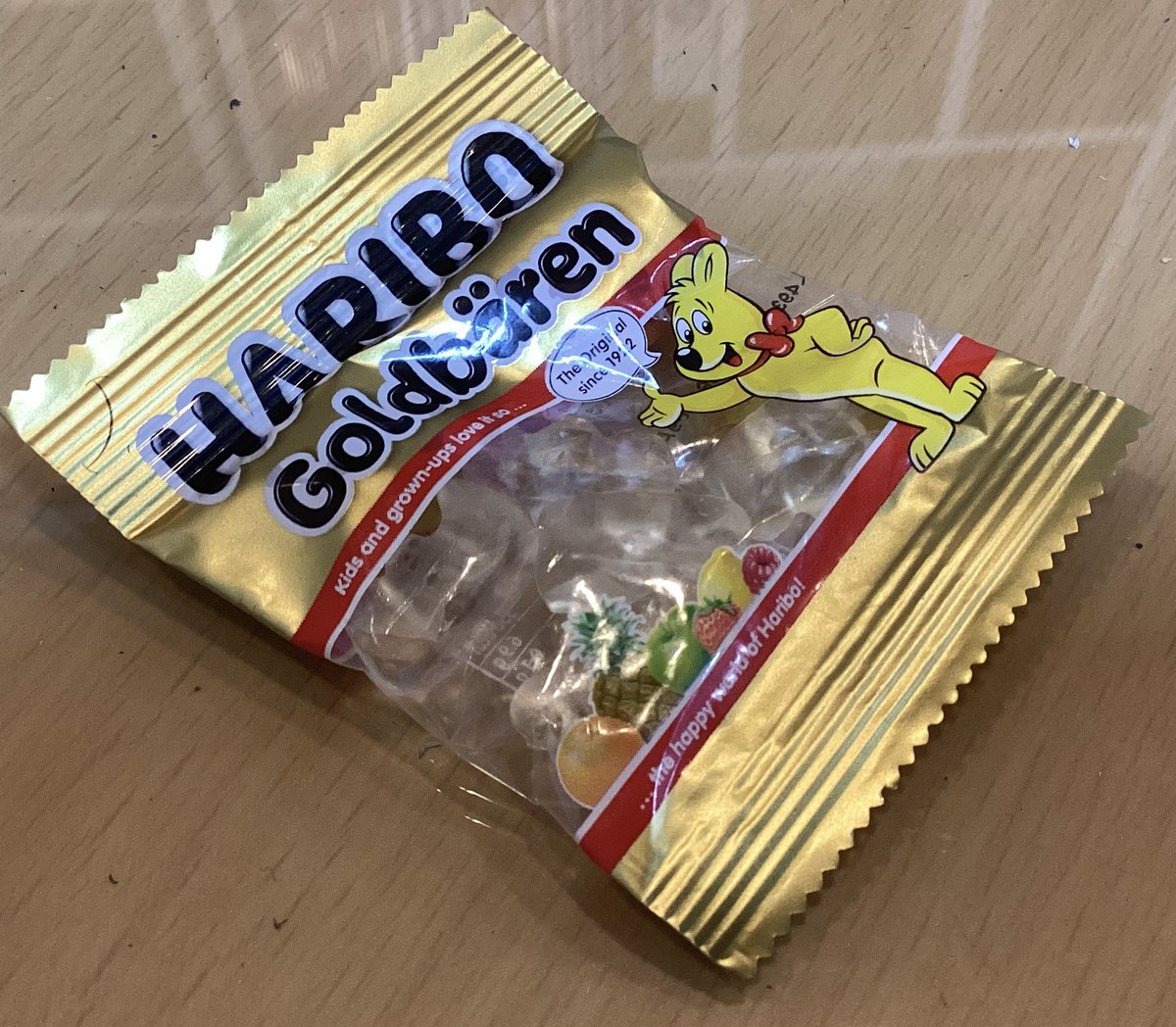 하얀 젤리만 들은 하리보를 발견하였습니다!
12분18초 안이 리트윗 하면 행운이 어쩌고 저쩌고 모시깽이