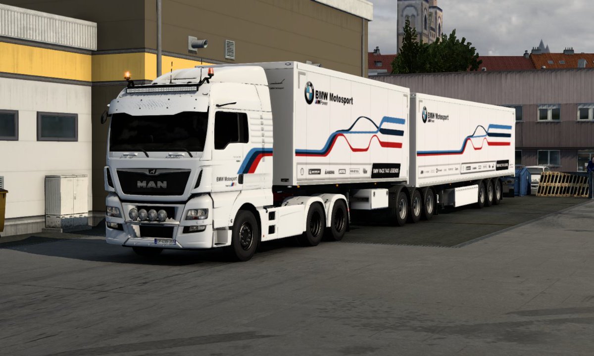 simraces's tweet image. LLegamos a orschersleben!! Bamos a montar el box