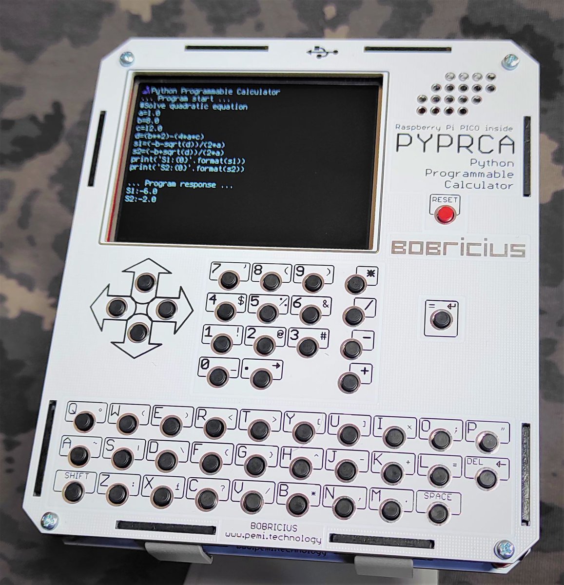 bobricius's tweet image. #PyPrCa is pocket computer
-Dimensions compared to Numworks calculator
-Look inside
-Simple quadratic equation solver

I am alive thanks to my Patreon supporters
patreon.com/bobricius