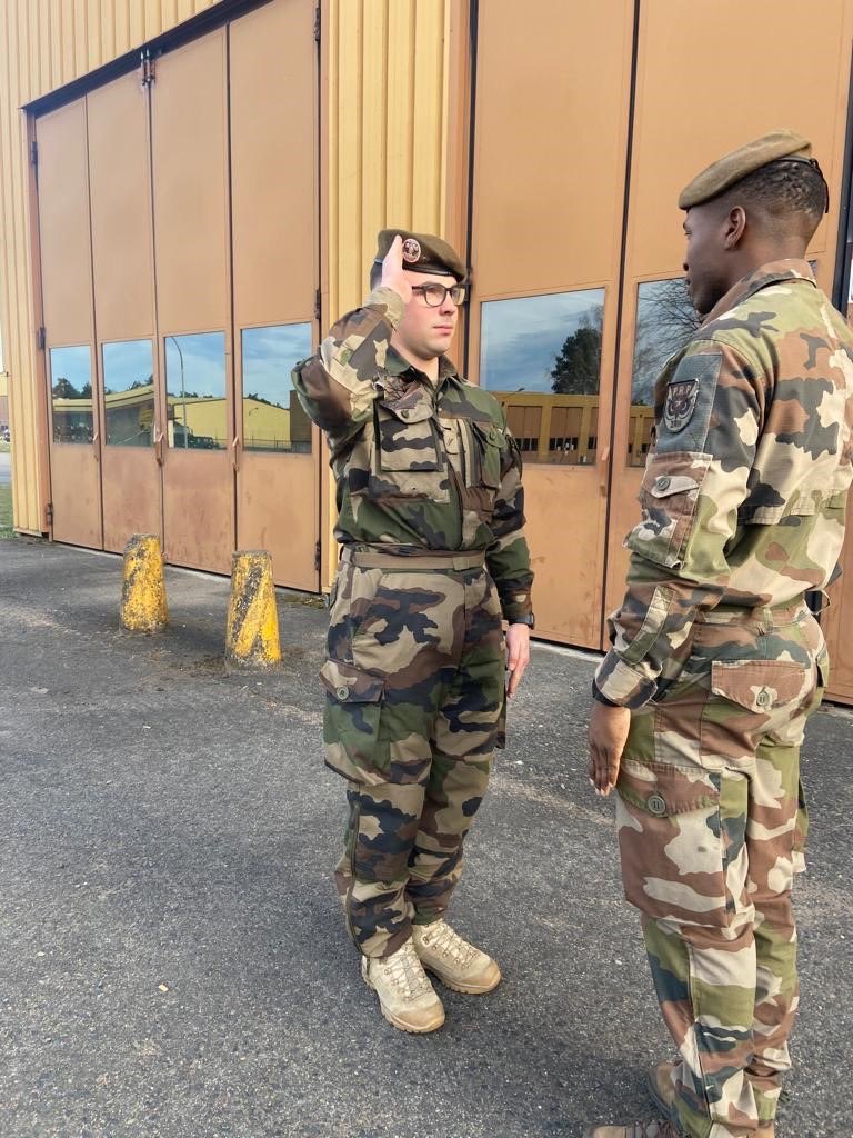 DRHATofficiel's tweet image. 👉Les élèves de l’EMPT en immersion dans l’@armeedeterre ! L’exemple de Nathan👨‍🎓, en période de #formation pro au @2emehussards🪖Objectif : compléter sa formation technique au plus près du terrain encadré par des maintenanciers⚙️🔧#NosJeunesOPS #ALaHauteur bit.ly/3UI3Cb2