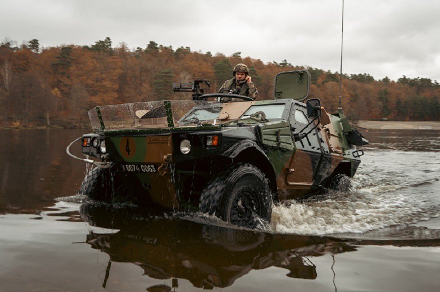 DRHATofficiel's tweet image. 👉Les élèves de l’EMPT en immersion dans l’@armeedeterre ! L’exemple de Nathan👨‍🎓, en période de #formation pro au @2emehussards🪖Objectif : compléter sa formation technique au plus près du terrain encadré par des maintenanciers⚙️🔧#NosJeunesOPS #ALaHauteur bit.ly/3UI3Cb2
