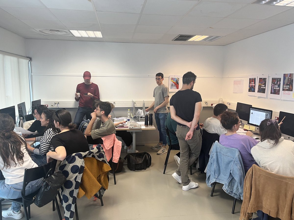 Bouclage du prochain numéro de la rédaction de <a href="/VisoMag/">Visó Magazine</a> !!👏👏 En #Pologne sur tous les fronts. Les voix de la résistance. Dans les kiosques en mai. Spé Presse écrite / multimédia de l’<a href="/IjbaOfficiel/">IJBA</a> <a href="/UBMontaigne/">Université Bordeaux Montaigne</a> 🇵🇱 #Cracovie #GuerreEnUkraine #Europe