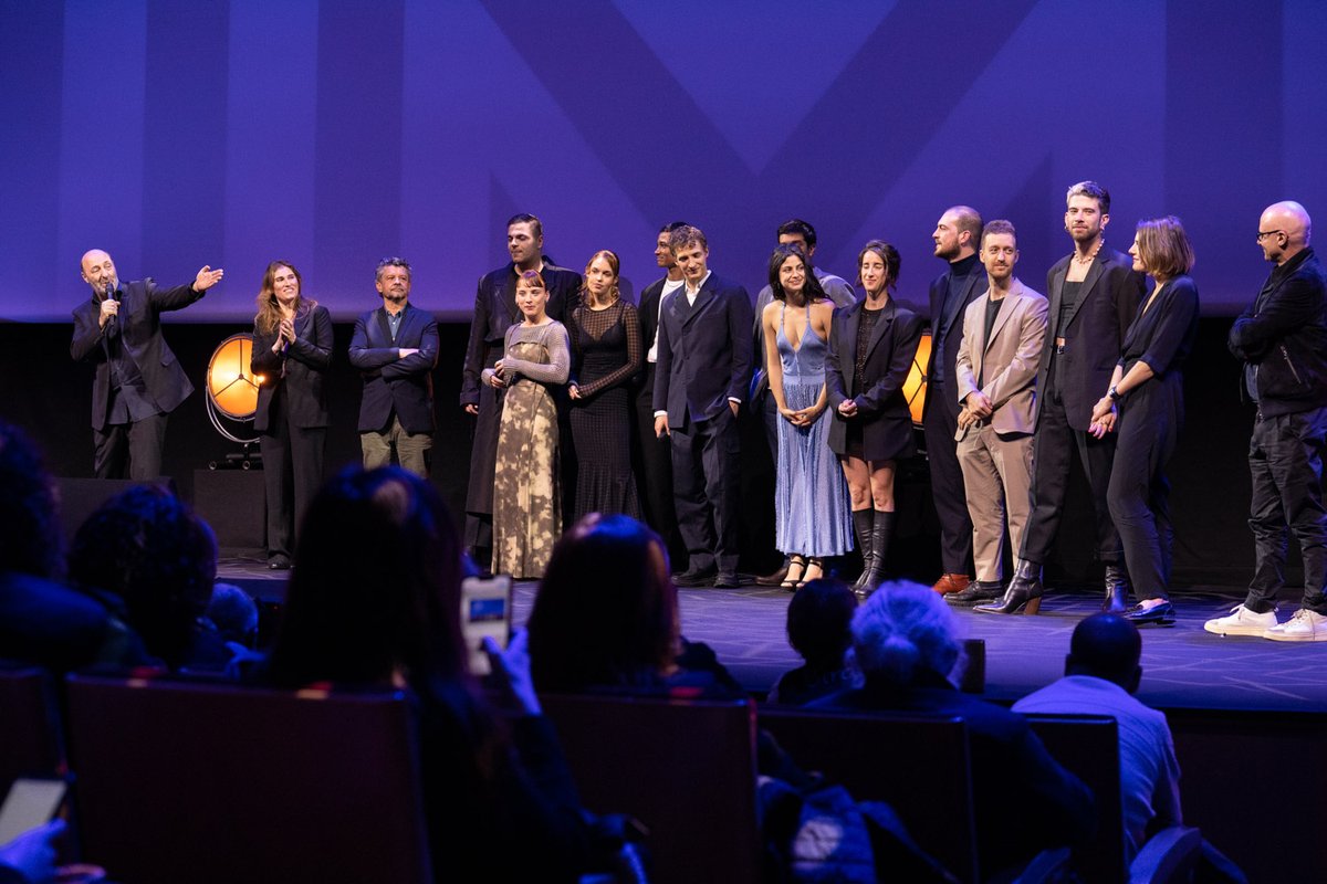 FestSeriesMania's tweet photo. SALADE GRECQUE projetée pour l'ouverture du festival en mars dernier sort aujourd'hui sur @PrimeVideoFR

@CedricKlapisch nous propose la suite sérielle de la fameuse trilogie de L’Auberge espagnole qui nous plonge cette fois à Athènes, en pleine crise économique et migratoire https://t.co/TDTyE2esWZ