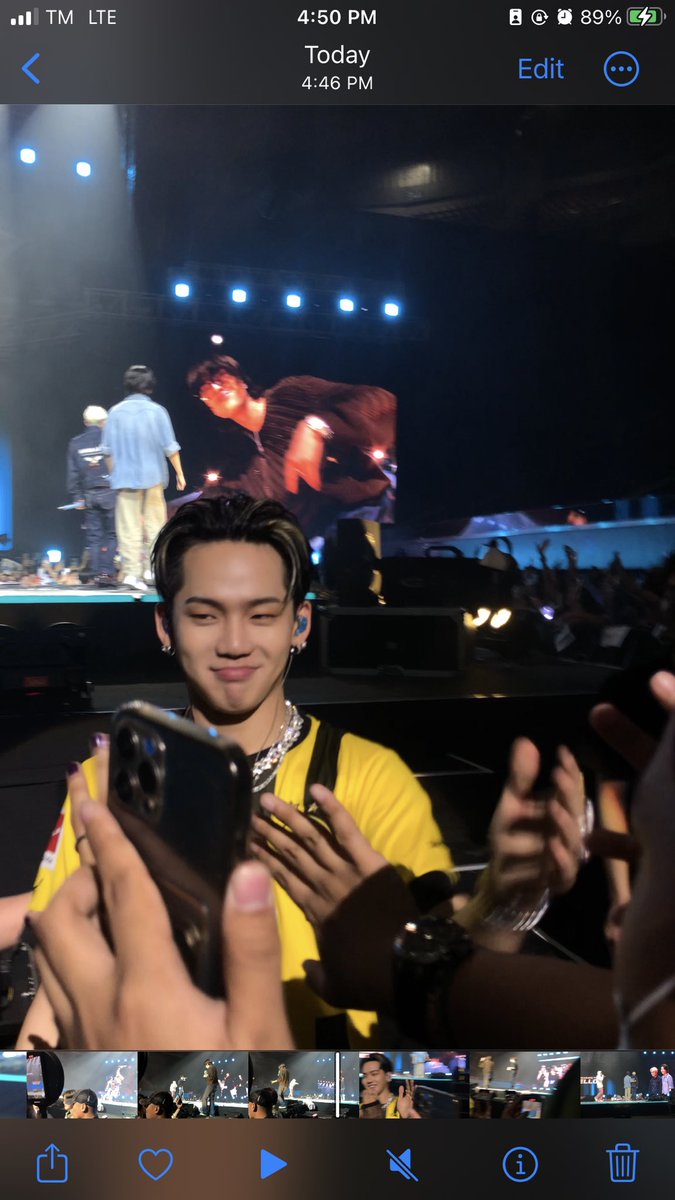 kyuolacafe's tweet photo. SHARING THIS GLOWING HYUNSUK WITH YALL 🩵 #TREASURE_HELLO_IN_MANILA https://t.co/tuXhCl9Pee