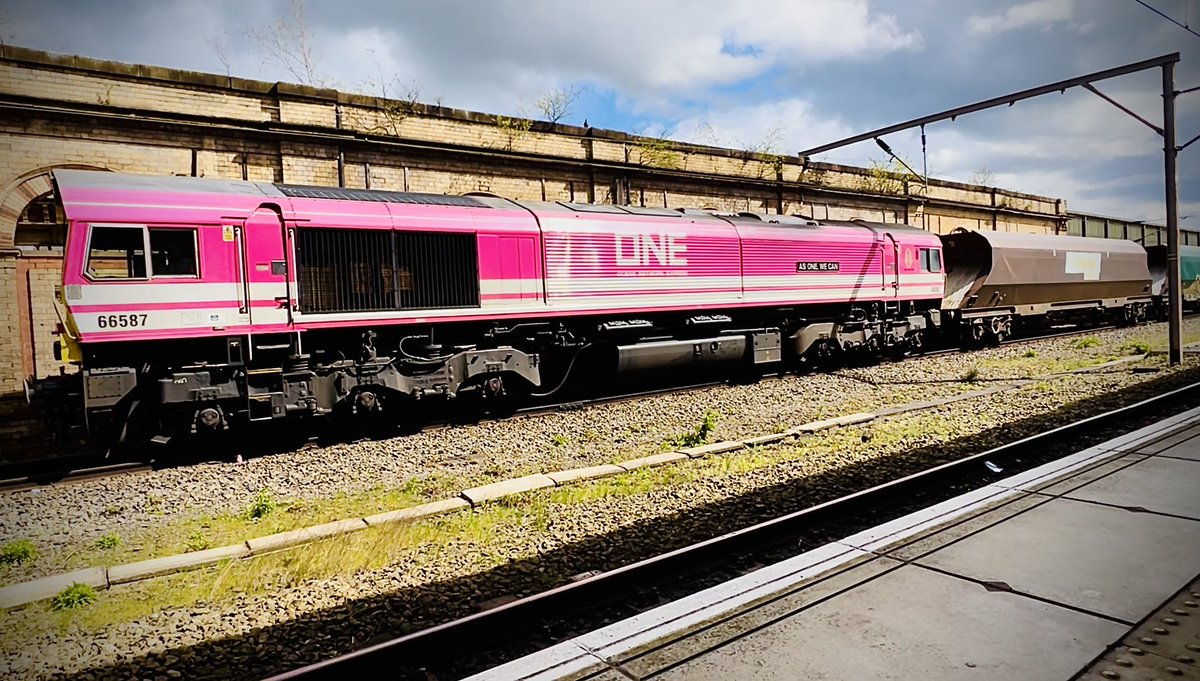 SydneyBridgeTMD's tweet photo. A few shots of 66587 “AS ONE WE CAN” for @S26PHY 13/4/23 #Class66 #Shed #PinkMachine #Freightliner #RailwayPhotography #Crewe @RailFreight https://t.co/RPgIbvnRn1