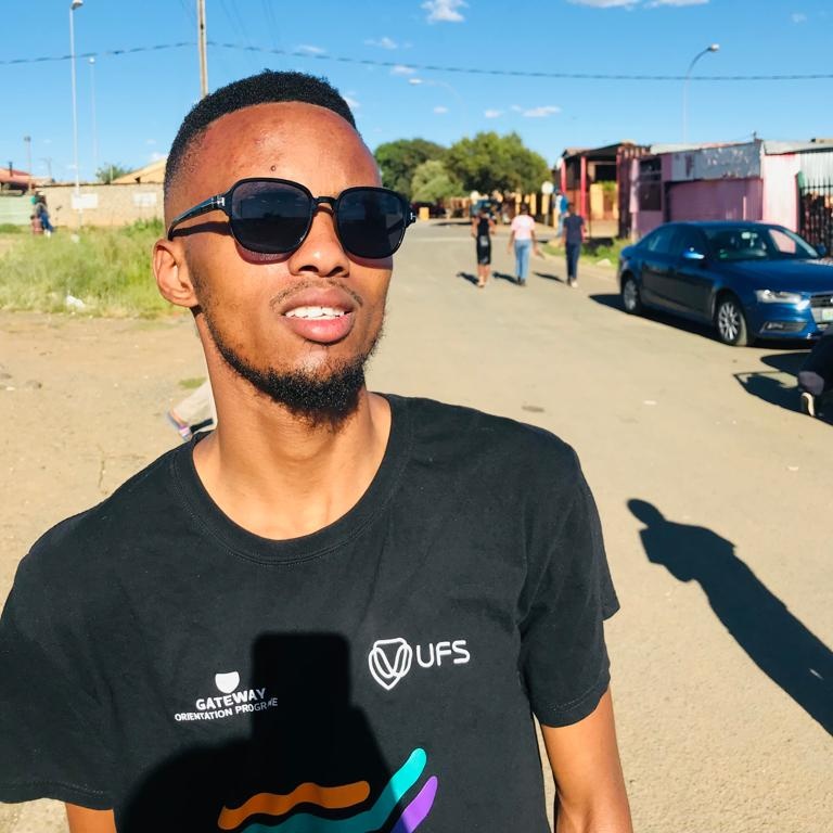 EsihleNdlebe's tweet photo. #NewProfilePic https://t.co/HKqNNI0oWI