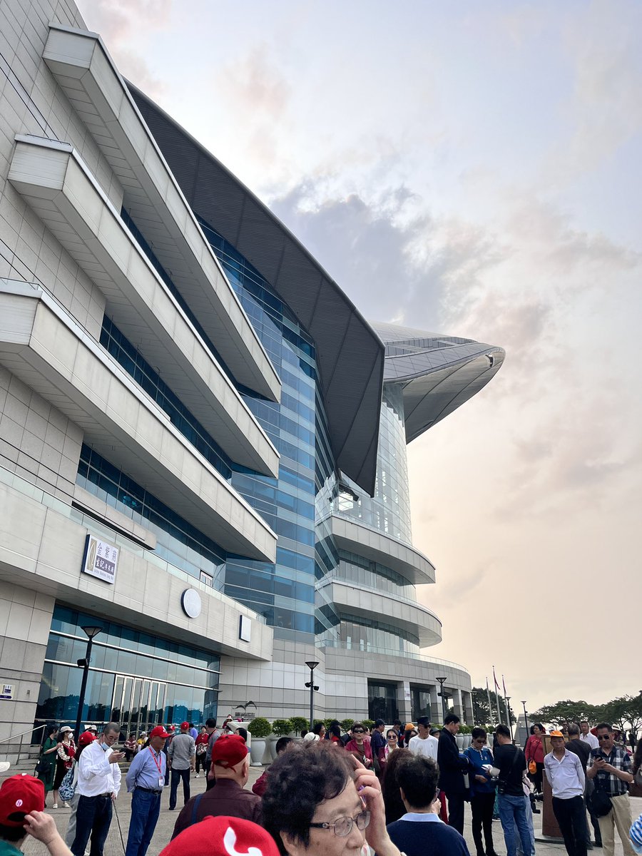 香港で開催しているweb3イベントに登壇してきます。web3のトップクラス企業が集結しています。夜はブルーチッププロジェクトファウンダーのパーティがあるようです。寝れるかな？