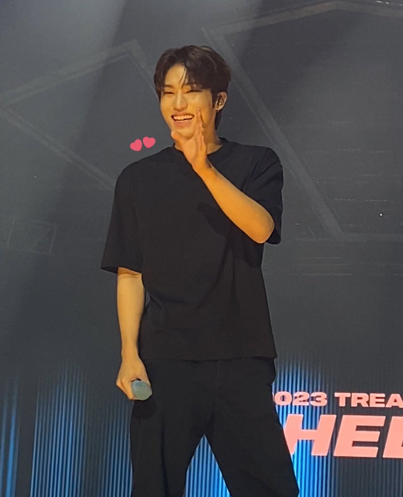 jeongwoocutie's tweet photo. the smile on his face is the most precious🤏🏼 https://t.co/ewkEGepbNH
