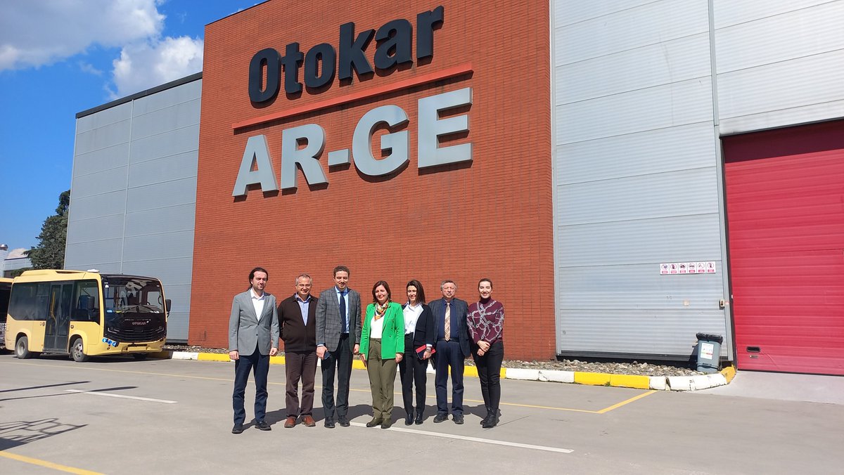 ttokocaeli's tweet photo. Otokar ve Kocaeli Üniversitesi arasında İşbirliği Protokolü imzalandı. Toplu taşımacılık, savunma sanayi ve lojistik sektöründe kullanılan pekçok aracın  üretimini gerçekleştiren Otokar ve Kocaeli Üniversitesinin bu protokolü yenilikçi çalışmalara adım atılmasına vesile olacaktır https://t.co/56MdbE4JKg
