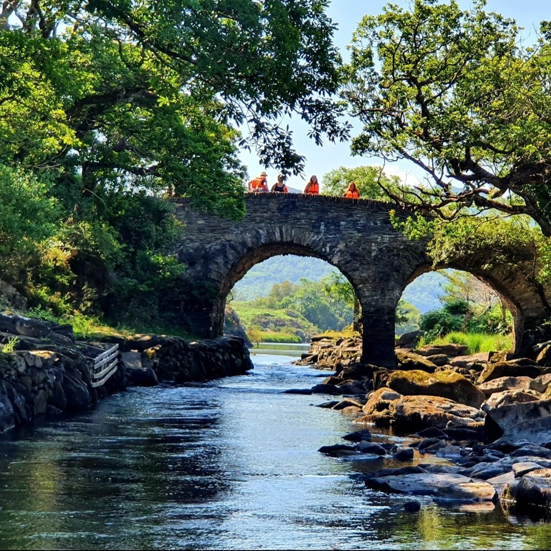 gapofdunloetour's tweet photo. Could this weather be the start of spring 🤔 

We have tours opperating daily, check out https://t.co/5iALAEIvex for all the options. 

#GapOfDunloeTours #LoveKillarney #MeetingOfTheWaters #LakesOfKillarney https://t.co/Hjv9y70SnT