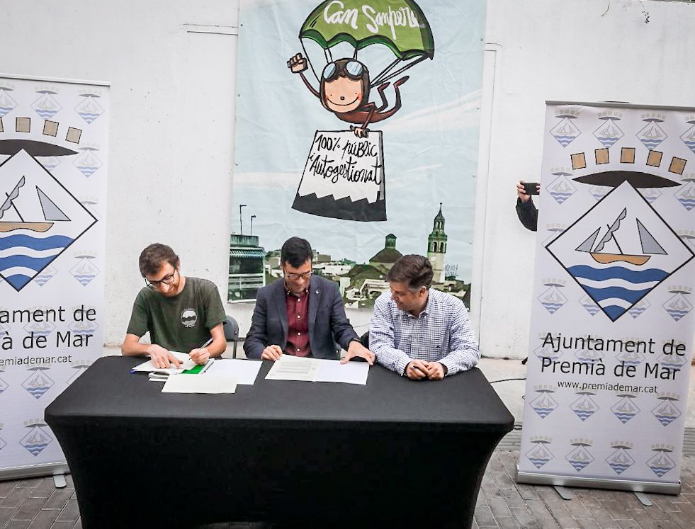 CanSanpere_'s tweet photo. 𝗛𝗘𝗠 𝗚𝗨𝗔𝗡𝗬𝗔𝗧 💚‼️ SIGNEM CONVENI amb @ajpremiademar

✅ Inici d'expropiació de Can Sanpere al gegant especulador Núñez i Navarro
✅ Retorn a la fàbrica un cop rehabilitada
✅ Cesió d'edifici alternatiu durant rehabilitació x continuar amb la nostra activitat

#ÉsDelPoble https://t.co/hfv4tDgyvS
