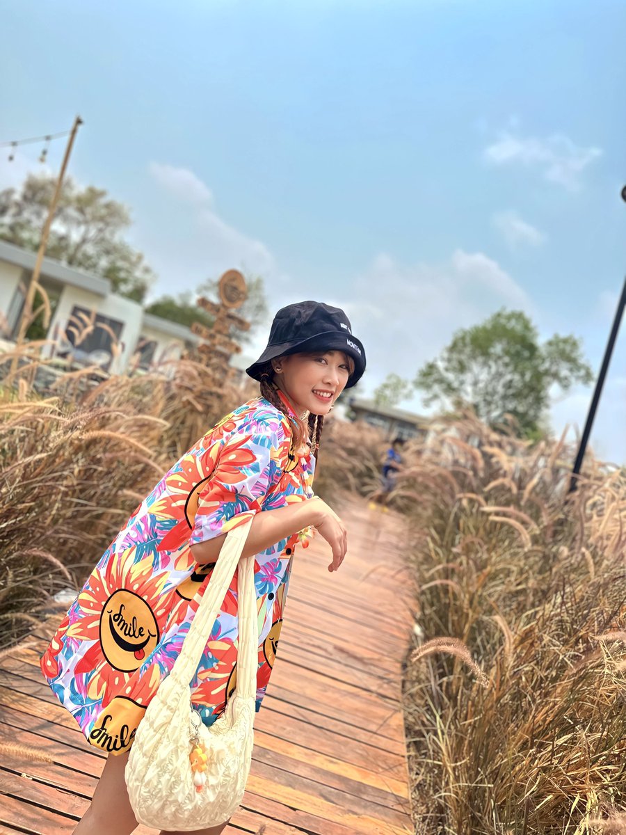 Ypp_iew's tweet photo. ตัวตึงเขมราฐ 🤭🌻✨🌈🍻 https://t.co/cMHhublyaa