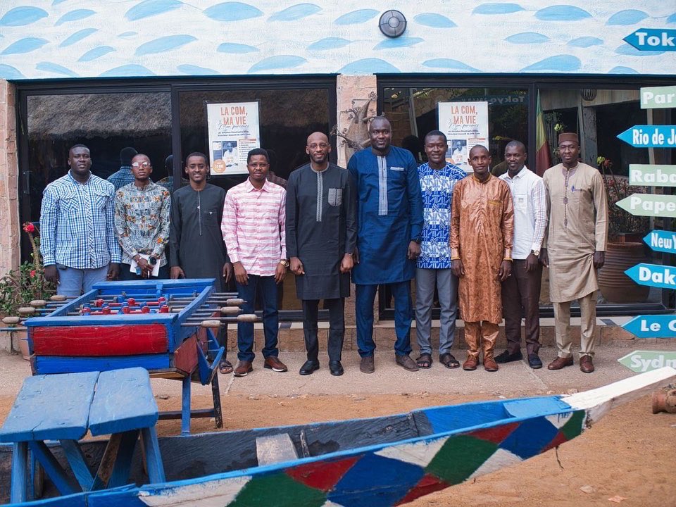 MouvementGE's tweet photo. Le Mouvement « Génération Engagée » a reçu une équipe du Camp des Programmes de Leadership Africain - @cpla_cplaa conduite par Brice TCHAPNGA ce 13 Avril 2023. Revivez les moments forts de cette audience en ⤵️
#generation_engagée 
#tousimpliqués_tousresponsables https://t.co/8TW5T7QoL1