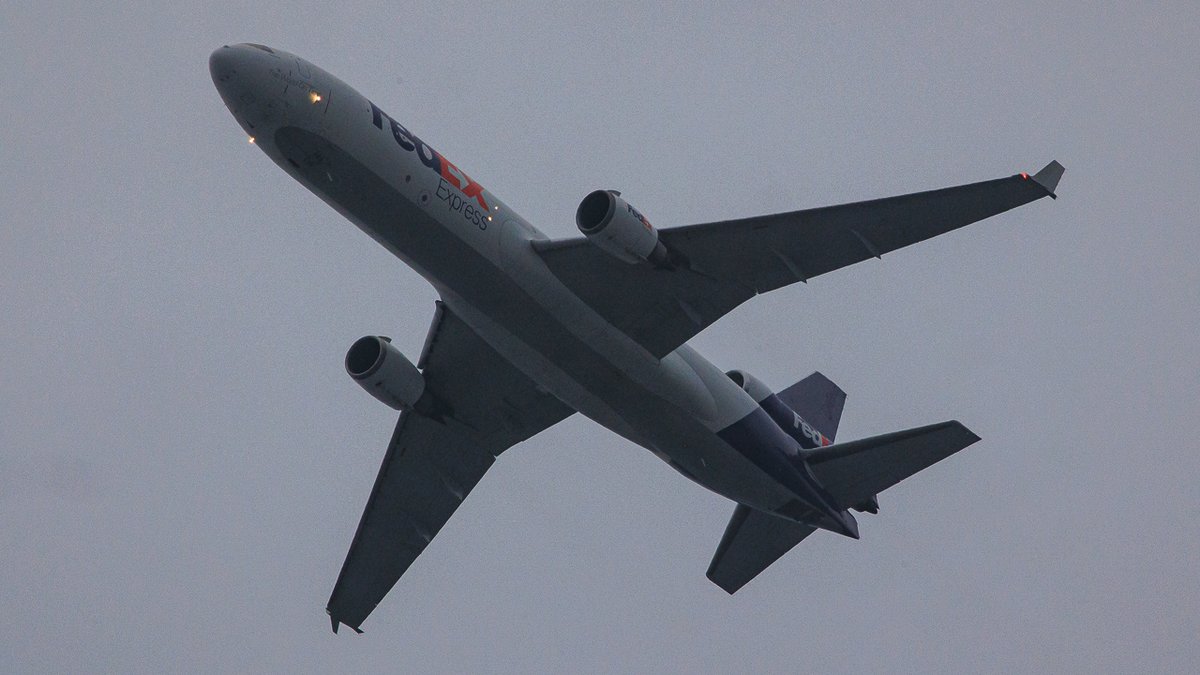 横田基地 17:17 RWY18↗︎
FedEx Express
MD-11 N583FE
OKO ✈︎ ANC
また来てね😍

#CMB183 #FedEx50