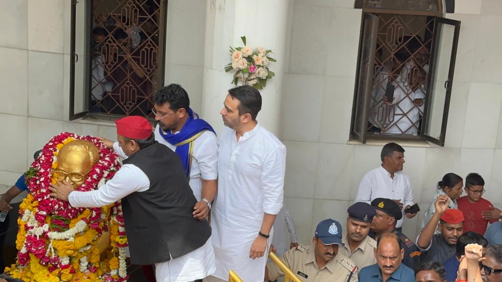 BhimArmyChief's tweet photo. आज परम् पूज्य बाबा साहब डॉ० भीमराव अम्बेडकर जी की जयंती पर उनकी जन्मस्थली मऊ, इंदौर पहुंचकर उनको नमन कर संविधान की रक्षा व संविधान को पूर्ण रूप से लागू कराने का संकल्प लिया।
सभी देशवासियों को बाबा साहब की जयंती की हार्दिक बधाई एवम मंगलकामनाएं। https://t.co/qZowGe2QxN