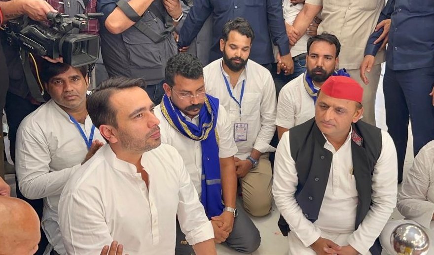 BhimArmyChief's tweet photo. आज परम् पूज्य बाबा साहब डॉ० भीमराव अम्बेडकर जी की जयंती पर उनकी जन्मस्थली मऊ, इंदौर पहुंचकर उनको नमन कर संविधान की रक्षा व संविधान को पूर्ण रूप से लागू कराने का संकल्प लिया।
सभी देशवासियों को बाबा साहब की जयंती की हार्दिक बधाई एवम मंगलकामनाएं। https://t.co/qZowGe2QxN