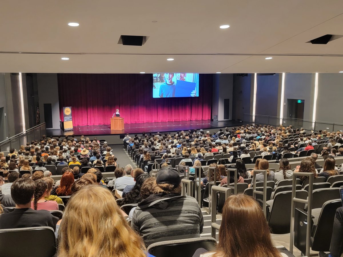 Speaking to 1900 high schoolers at Upper Arlington OH HS about the dangers of teen marijuana use! Sharing my son Johnny’s tragic story to protect other young people from harm. #StopDabbing #JustSayKNOW JohnnysAmbassadors.org