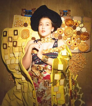 DebBrSpence's tweet photo. 'Woman in Biscuits' - reworked Klimt via #GettyMuseumChallenge (2020). https://t.co/HLBsTycX2R