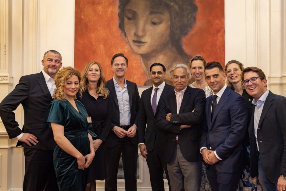 BEZINNEN // Een team van fijne mensen, onze @minpres en een fijne foto. Het was een mooie avond gisteravond. De avond waarop wij een #iftar organiseerden voor alle ondernemers in Den Haag…. >>

instagram.com/p/CrAtRxDIzO3/…