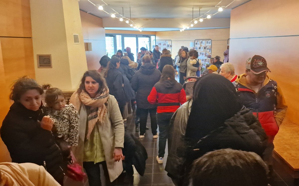 Apprenante27's tweet photo. Projet intergenerationnel.
Quand à VDR les anciens rencontrent les TPS et leur famille. La résidence l'Espage, nos 4 TPS, une plasticienne, la ludothèque. 
@MoncadaFra @MA_Jamet @valdereuil_info @OBriantais @MagaliNedellec @Nanou67845661 @ERUN_St_Andre https://t.co/lfRm6zrqqU