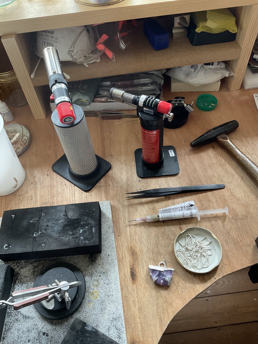 Some days you wake up knowing it’s not a day for the keyboard. Sometimes the fingers just want to do something other than type. #makechain #slowcraft #stillthinking