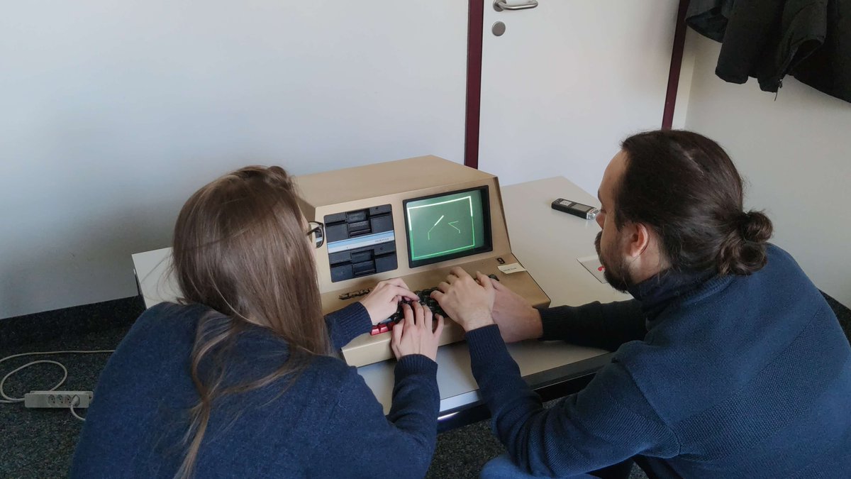chludens's tweet image. Our team at the @GameLabUNILEPFL is doing hands-on research on the #Smaky, a Swiss made microcomputer. Sophie Bémelmans and @pyhurel playing &quot;Guerre des Étoiles&quot; &amp;amp; &quot;Jeu de Gogo&quot; for our project under the supervision of @yrochat. :D