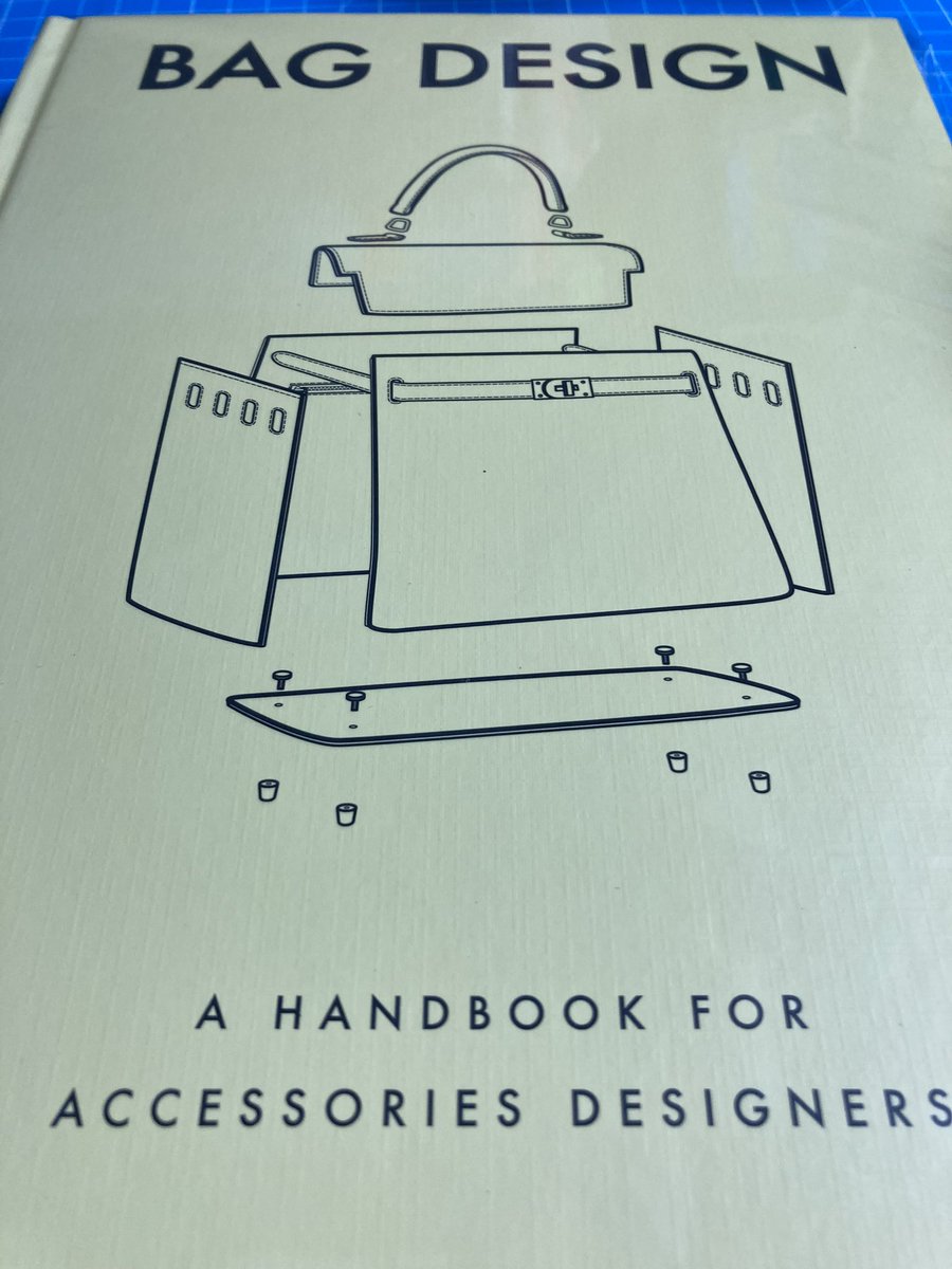 robinbirdcreate's tweet photo. 良き本なり。
#BAG #DESIGN #FASHIONARY
A HANDBOOK FOR ACCESSORIES DESIGNERS https://t.co/3cBdMLWnvc