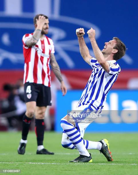 Un3DeAbrill's tweet photo. Si me dices una imagen que defina el fichaje de Íñigo Martínez por el Athletic, es esta.

Riéndose nada más pitar el final en la Cartuja y habiendo perdido la final contra su antiguo equipo. https://t.co/rKfDTNbGlP