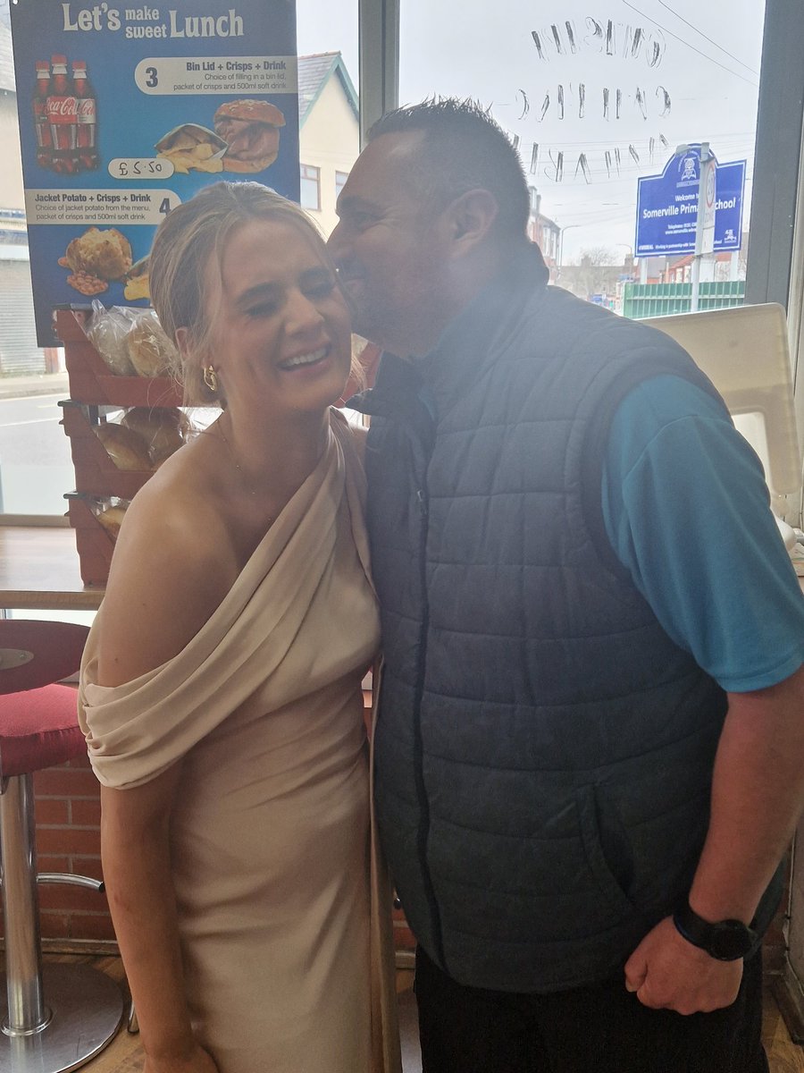 N0TINSERVICE's tweet photo. #ladiesday2023 #Aintree
Couldn't be prouder of this young lady
Even #SCOOBS approves โค๏ธ๐โค๏ธ
#allreadyawinner
@HannahDiamondx https://t.co/DibKLxzIVC