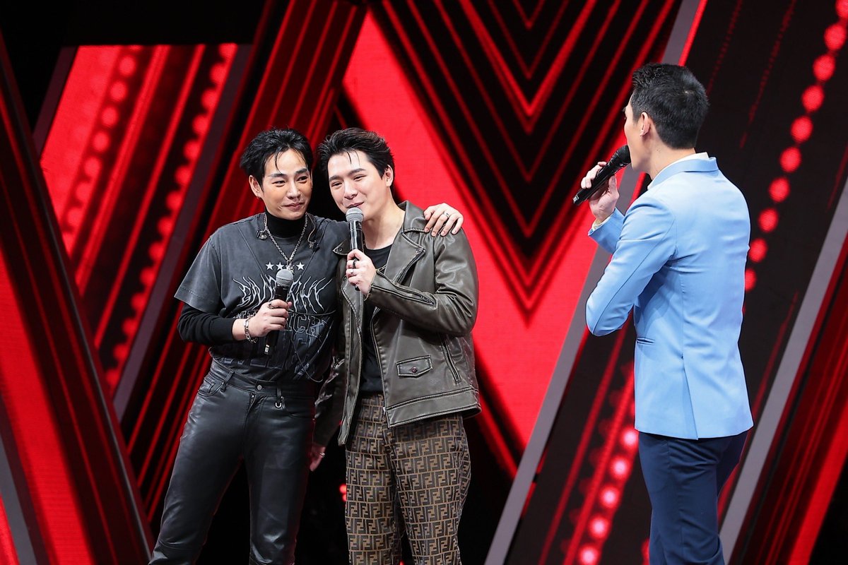 WhiteMusicClub's tweet photo. ขอบคุณรายการ ร้องข้ามกำแพง ด้วยครับ 🙏🤍 @peckpalit @kristtps 

#ร้องข้ามกําแพง 
#TheWallSong
#TheWallSongxKrist
#ร้องข้ามกำแพงxPECK
#เป๊กผลิตโชค #PeckPaLitChoke https://t.co/QcGU4k2j6Z