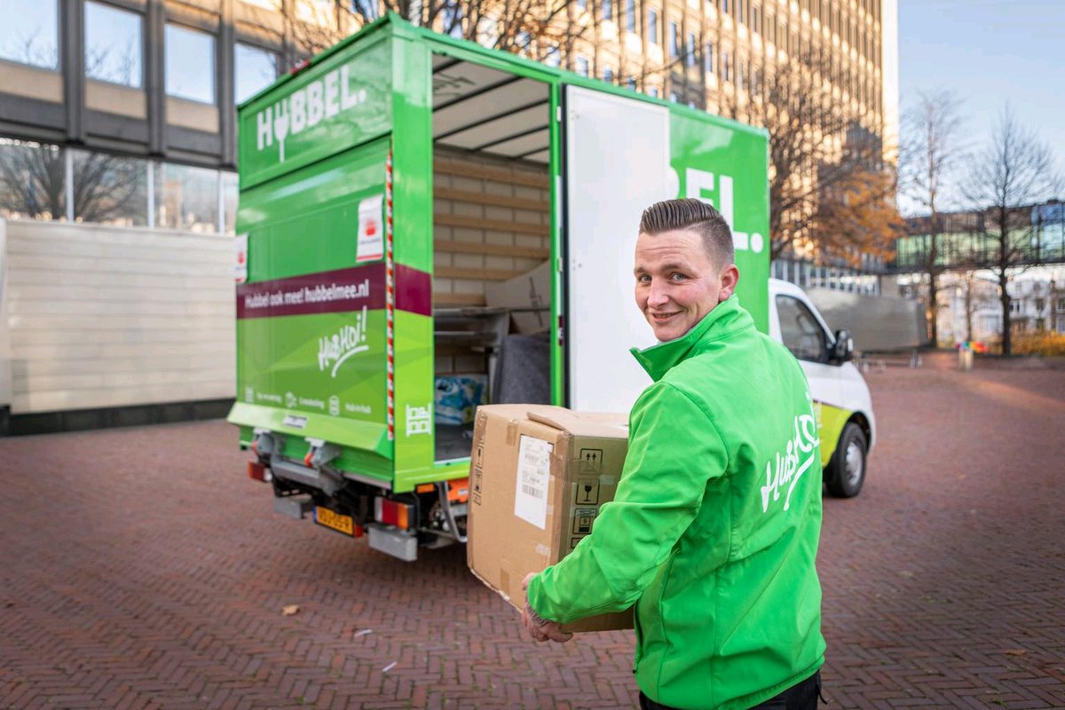 Waar staat Hubbel voor?

Het verkeer in de stad wordt steeds drukker, dat moet slimmer en groener. Slim, door goederen gebundeld te vervoeren met zo min mogelijk kilometers en lege ruimte in onze voertuigen. En groen; altijd 100% Zero Emissie met onze elektrische voertuigen.