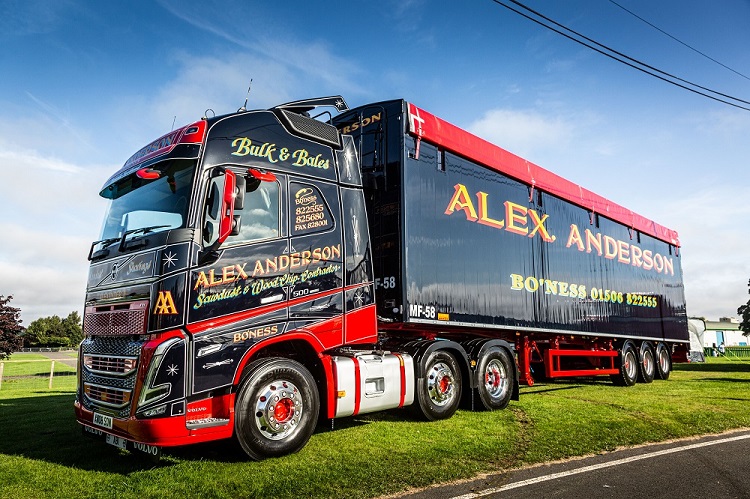 _transportnews's tweet photo. That Friday feeling...
#alexanderson #patersonquarries #pollockscotrans #johnmiller https://t.co/uxRFmdB4uh