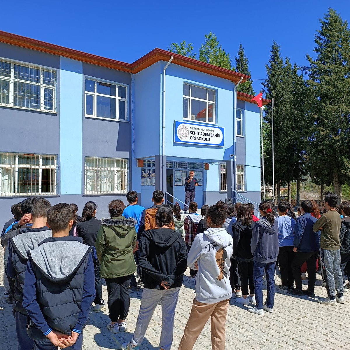 IsmetKok's tweet photo. "Okulum Afete Hazır Yarışması" kapsamında Mersin Büyükşehir Belediyesi Mut İtfaiye Grup Amirliği tarafından Şehit Adem Şahin ilkokulu/Ortaokuluna deprem tatbikatı, tahliye ve yangın söndürme ile ilgili rehberlik faaliyeti verilmiştir.
@mut_mem
@eba_goksu https://t.co/jpaJFKcGzt