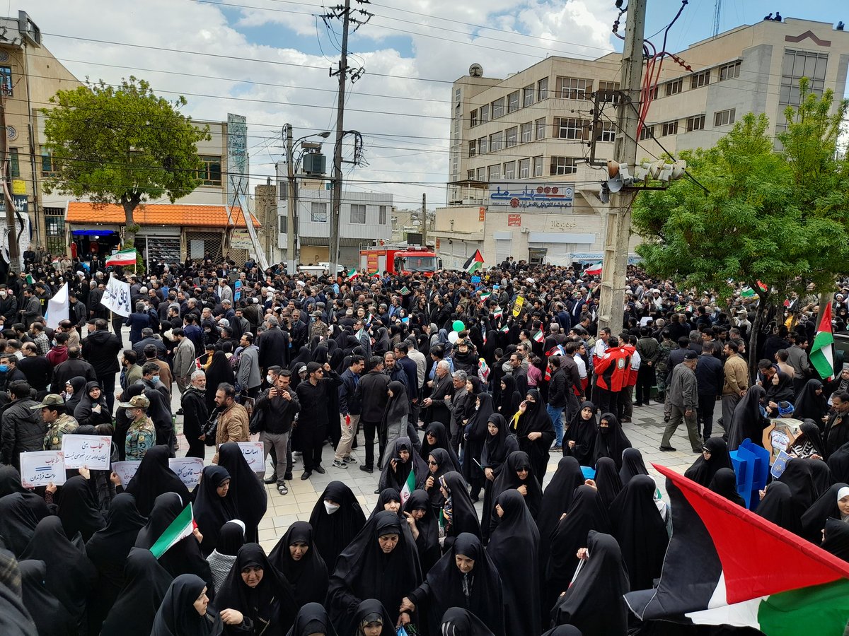 اینبار مردم کرمانشاه یکدل و یکصدا در راهپیمایی روزقدس شرکت کردن که به جهان نشون بدن ما همچنان پای اعتقادات و نظاممون ایستادیم و آزادی قدس نزدیک است ان‌شاالله
#freepalestine
#روز_فریاد